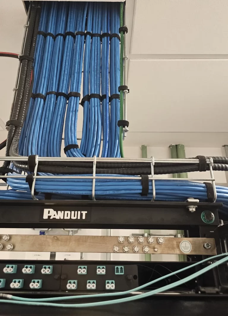 instalación de wifi empresarial en Mérida con rack y cableado estructurado